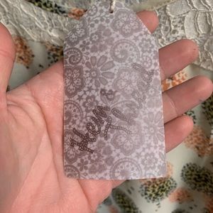 Womens Hem & Thread sz L sheer & lace tank top NWT‎